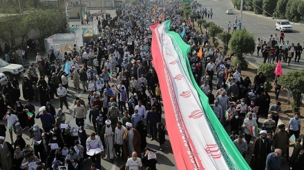 13 Aban, Jutaan Rakyat Iran Turun ke Jalan dan Alun-Alun Kota (3)