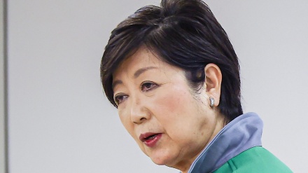 小池都知事、「タートルネック着用で節電を」