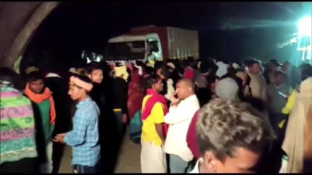 インド北東部で、トラックが寺院に突っ込み12人死亡