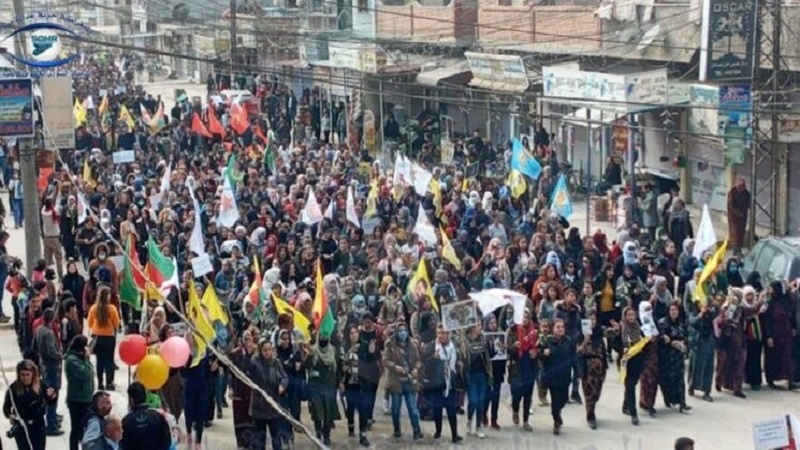 Suriye'nin Halep ilinin kuzeyinde el'Nusra Cephesi'nin varlığına karşı gösteri 