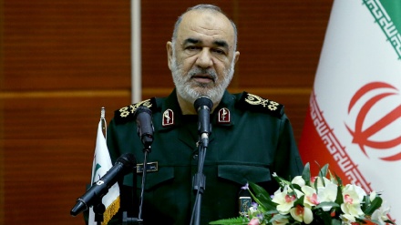 सुपरसोनिक मिसाइलों को विस्तृत किया जायेगा, दुश्मन केवल शक्ति की भाषा समझता हैः जनरल सलामी