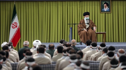 イラン最高指導者、「民兵組織バスィージは学術の現場に必要」