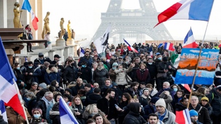 Francezët kërkojnë tërheqjen e vendit të tyre nga NATO