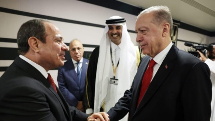 Egitto-Turchia: storica stretta di mano di Al Sisi ed Erdogan