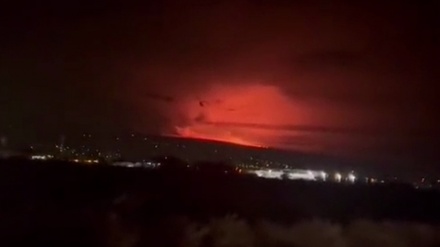 ハワイで世界最大の活火山が38年ぶりに噴火 、住民に注意喚起