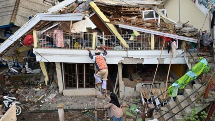 インドネシア地震；6歳男児救助、「発生後72時間」のタイムリミット迫る