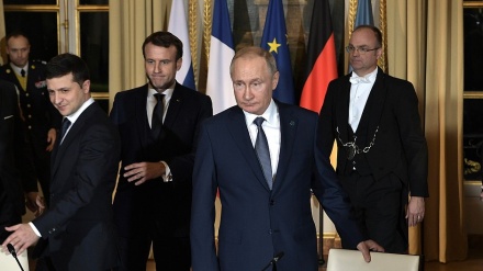 仏大統領、「ウクライナ大統領によるプーチン氏との交渉拒否は過激な決定」