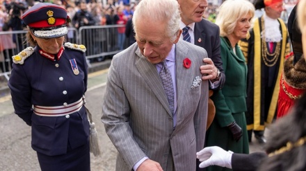 Inghilterra, lancio uova contro re Carlo e Camilla