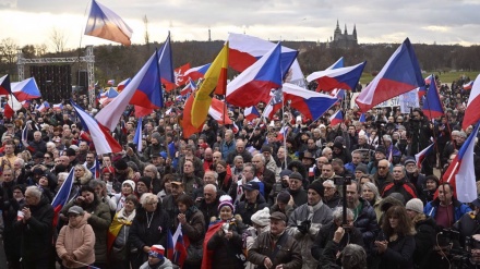 Czechs protest govt.'s aid to Ukraine, US bases in Europe