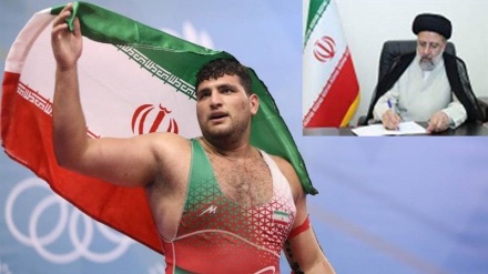 莱希祝贺伊朗摔跤队夺得世界冠军