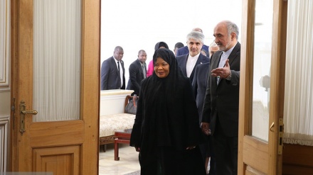  Developing ties in focus as Zimbabwe first lady visits Iran 