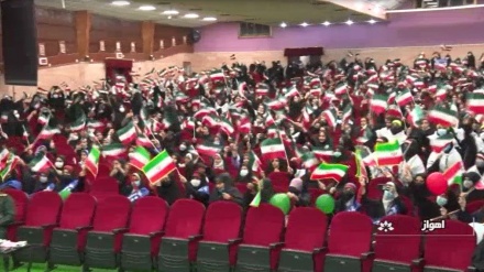 Pelajar Khuzestan Iran: Kami Tidak akan Melepas Jilbab Kami!