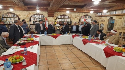 Komite Perlawanan Palestina: Seluruh Orang Merdeka Dunia Dukung Iran !