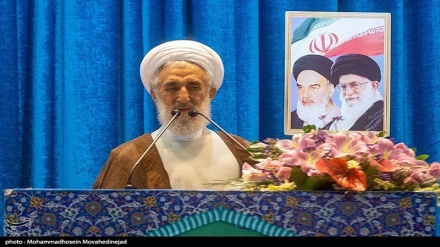 خطیب نماز جمعه تهران: هدف آمریکا، دامن زدن به مسائل قومیتی است