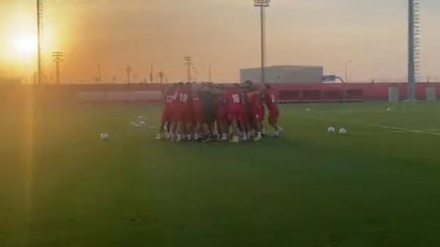 Katar'da İranlı futbolcular antrenmanda 'İran, İran' diye haykırarak 'Birlik' mesajı verdiler  
