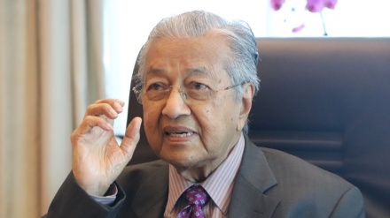 マレーシア総選挙、97歳のマハティール元首相が出馬表明
