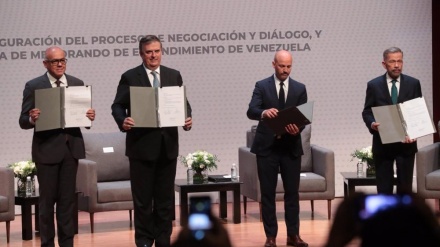 Nënshkruhet një marrëveshjeje ndërmjet qeverisë dhe opozitës së Venezuelës;