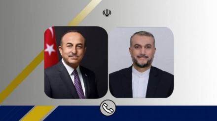 שרי החוץ של איראן וטורקיה שוחחו על נושאים דו-צדדיים ואזוריים