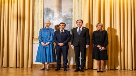 Kurti publikon pamjet nga Pallati Élysée