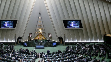 Deputetët e Parlamentit Islamik të Iranit vlerësojnë lartë pjesëmarrjen e qytetarëve në marshin protestues të 13 abanit (4 nëntorit)