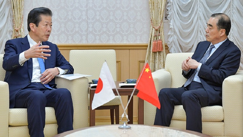 公明党の山口代表と中国の孔鉉佑駐日大使（アーカイブ写真）