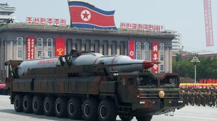 Koreja e Veriut përgjigjet me raketa