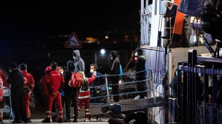 Italia mbyll portët për anijet e shpëtimit të refugjatëve