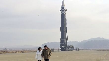北朝鮮メディア、キム総書記の娘を初公開