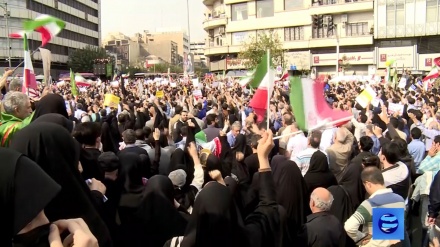 Иранцы осуждают теракт в Ширазе и требуют справедливости