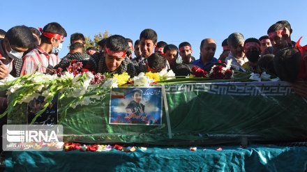 Церемония поминовения мучеников теракта в мавзолее Шах-Чераг (мир ему!) в Москве