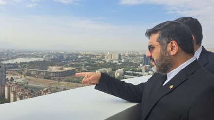 بازدید وزیر فرهنگ از بنای استقلال کشور تاجیکستان
