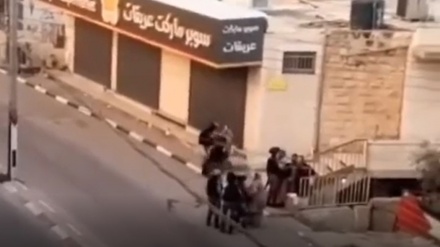 Ingin Selamatkan Putranya, Ibu Palestina Ini Dianiaya Pasukan Zionis 