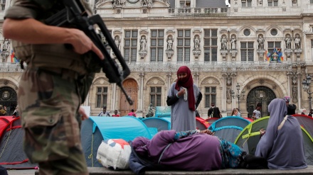 Tubime protestues i emigrantëve në Paris të Francës