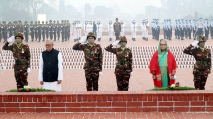 বিজয় দিবসের জাতীয় স্মৃতিসৌধে রাষ্ট্রপতি ও প্রধানমন্ত্রীর শ্রদ্ধা