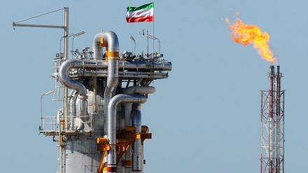 イランの石油収入が360％増加