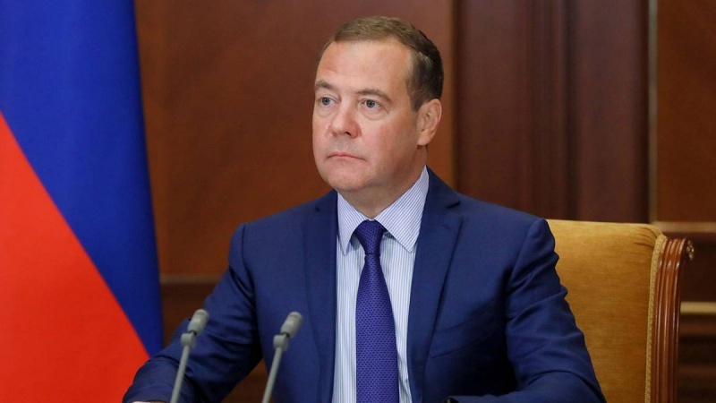 Медведев: Густариши НАТО омодасози барои ҷанг бо Русия аст