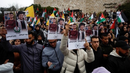 Warga Palestina Bentrok dengan Pasukan Zionis Setelah Pemakaman