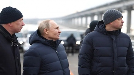 Putin Kunjungi Jembatan Rusak di Krimea