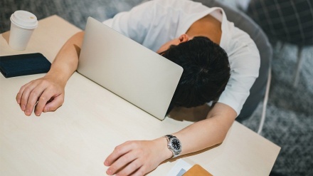 教職員の働き過ぎ改善されず：月の時間外勤務123時間にも