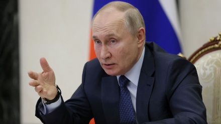 プーチン氏「核戦争の脅威高まっているが、ロシアは狂ってはいない」
