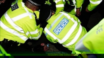 Inghilterra; la diffidenza giovane generazione di colore alla polizia 