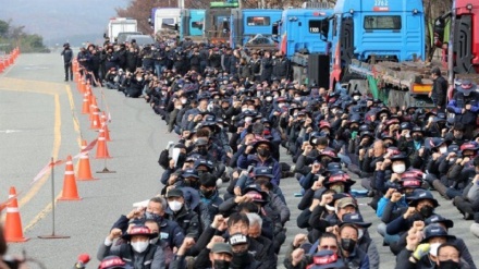 无视“开工令” 韩国卡车司机继续罢工