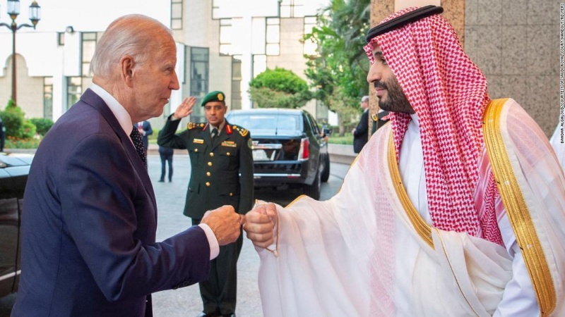 サウジアラビアのムハンマド皇太子とアメリカのバイデン大統領（アーカイブ写真）