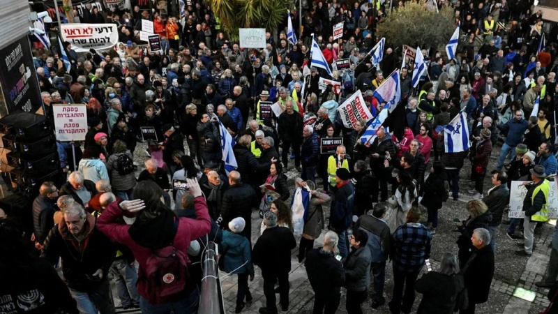 Thousands of protesters rally in Haifa against incoming Netanyahu-led cabinet 