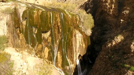 中部イスファハーン州のプーネザール滝