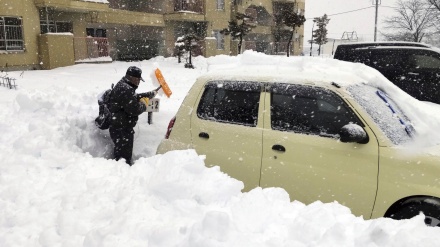 日本で、記録的大雪 全国で死者17人に