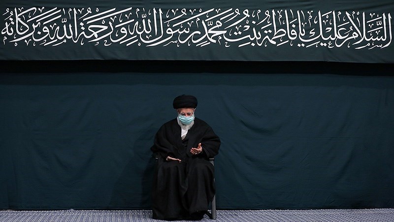 Pemimpin Besar Revolusi Islam Ayatullah al-Udzma Sayid Ali Khamenei di Huseiniyah Imam Khomeini ra, Tehran, Sabtu (24/12/2022) malam.