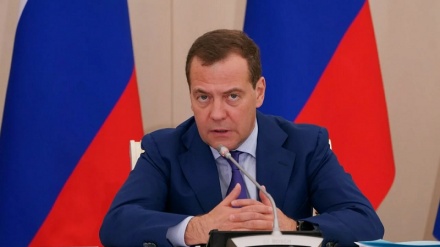 Medvedev'den Batı'nın Kiev'e silah sevkiyatı hakkında uyardı