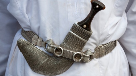 Thika tradicionale, simbol i identitetit kulturor dhe simbol i burrërisë dhe trashëgimi origjinale e Omanit