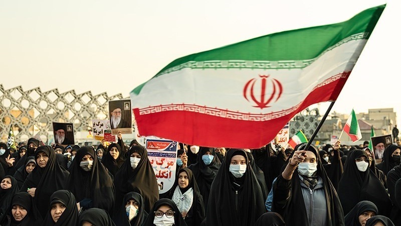 Warga Iran memperingati 9 dey di Alun-Alun Imam Husein as di Tehran, Jumat (30/12/2022).